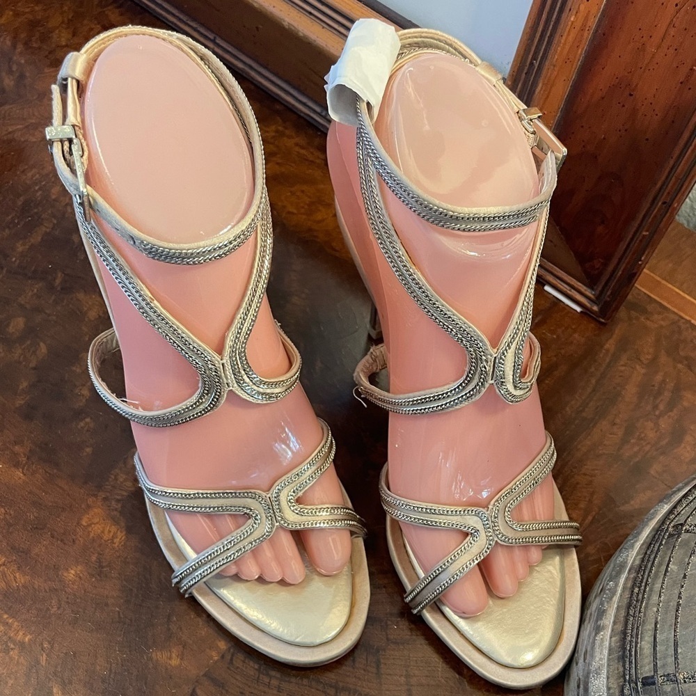 BCBG MAX AZRIA 8M Elegant Gold Strappy Women's Sandals ankle Strap 4” Gold heel - Picture 1 of 13